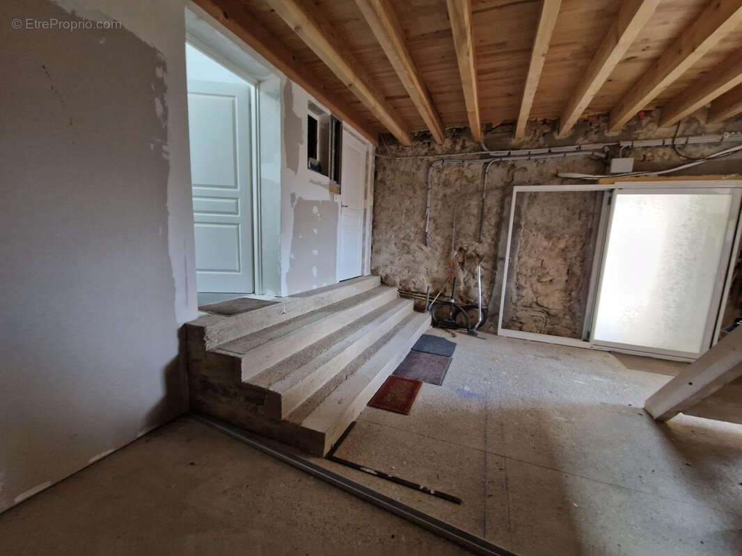 Maison à SAINT-GEORGES-DES-AGOUTS