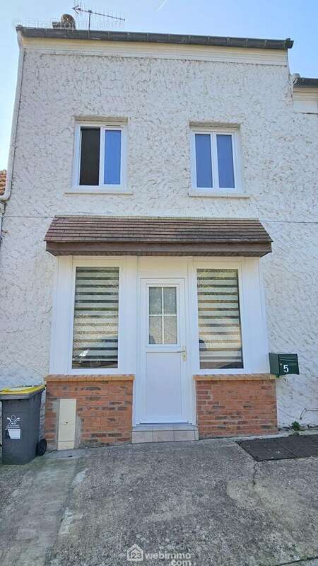 Venez découvrir cette belle maison de ville entretenue de 46 m². - Maison à ECHARCON