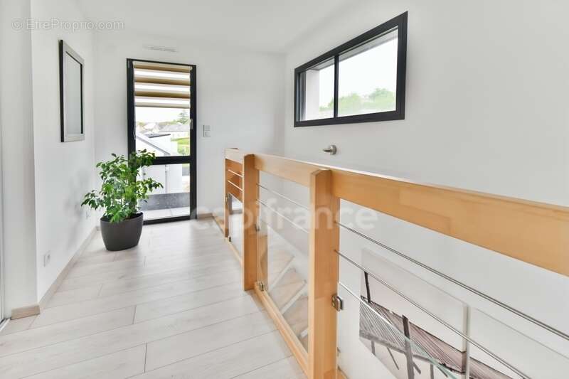 Maison à MONTREUIL-SOUS-PEROUSE