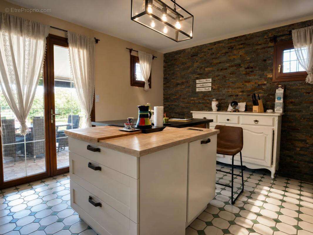 Maison de 6 pièces de 210 m² à Le Bouchage - photo 8