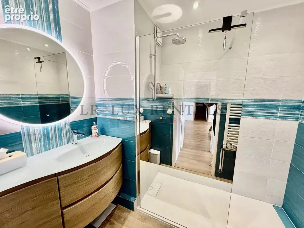 Superbe 2 pièces rénové avec vue mer, piscine, résidence fermée - photo 10