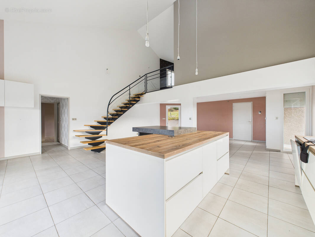 Maison à SAINT-PIERRE-EYNAC