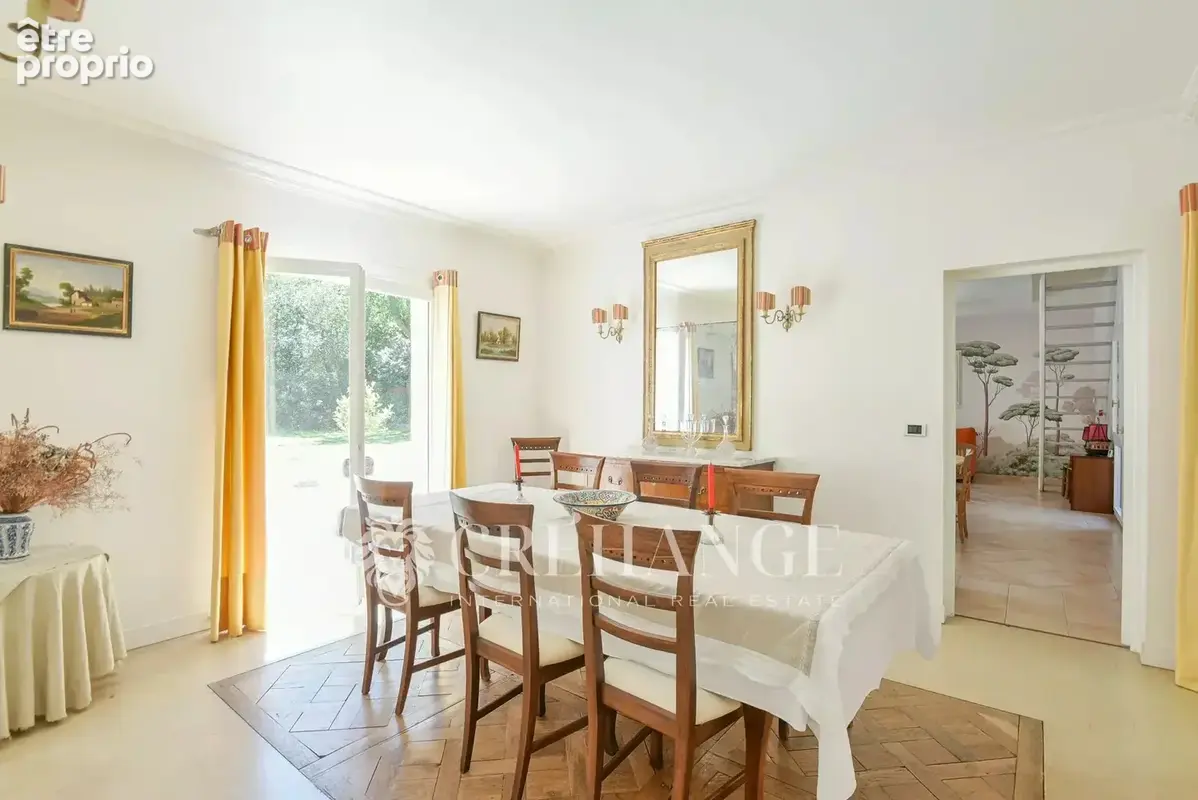 LE VESINET - LAC INFERIEUR - Maison familiale 262 m² - Jardin 1250m² - Piscine - photo 8