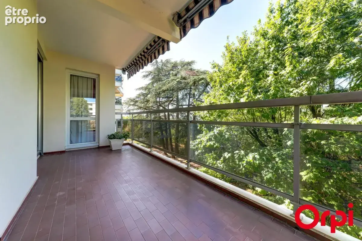 CALUIRE BOURG - T5 de 106,90 m² traversant dans résidence de standing - photo 5