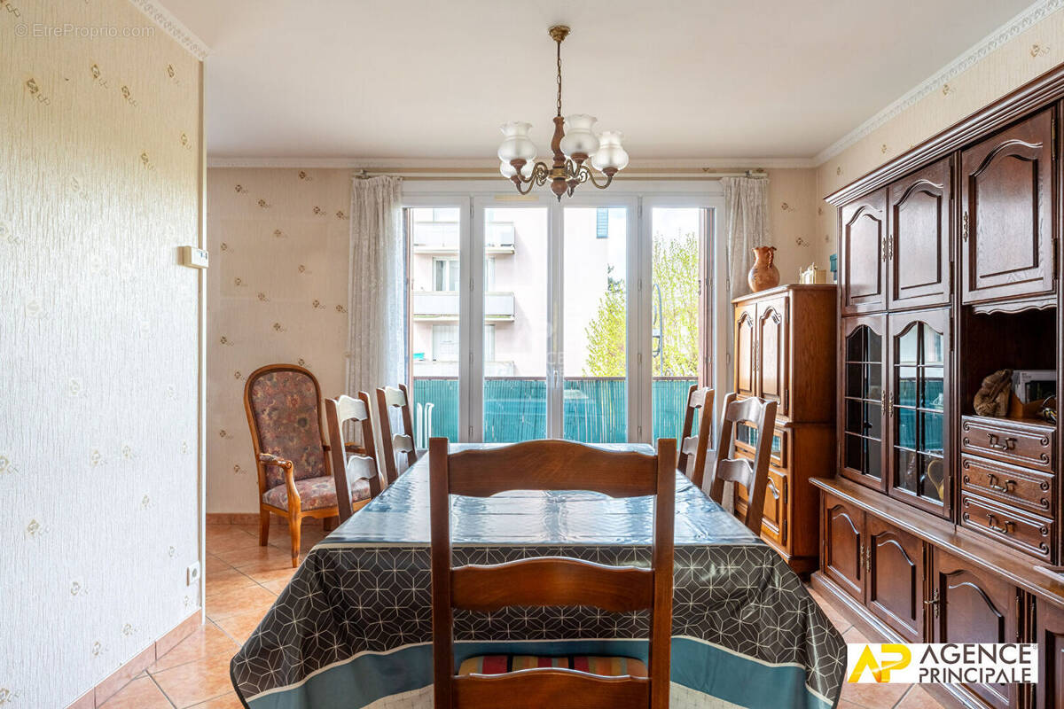 Appartement à LE MESNIL-LE-ROI