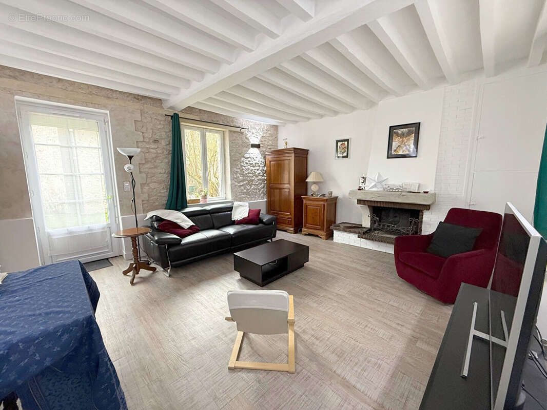 Maison à HOUDAN