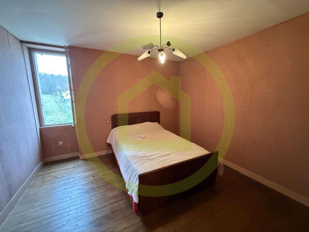 Maison à ROULLET-SAINT-ESTEPHE