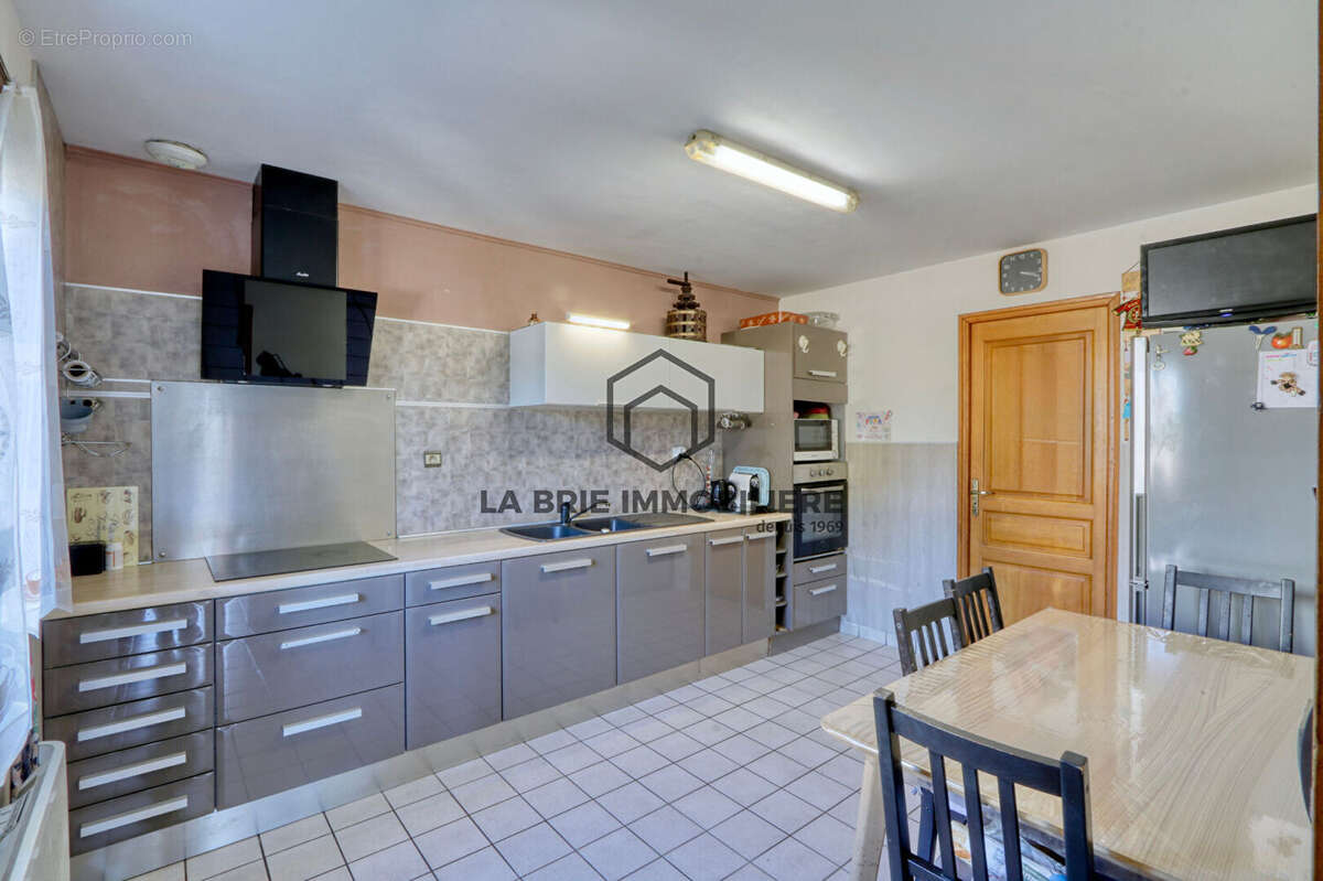 Maison à BRIE-COMTE-ROBERT