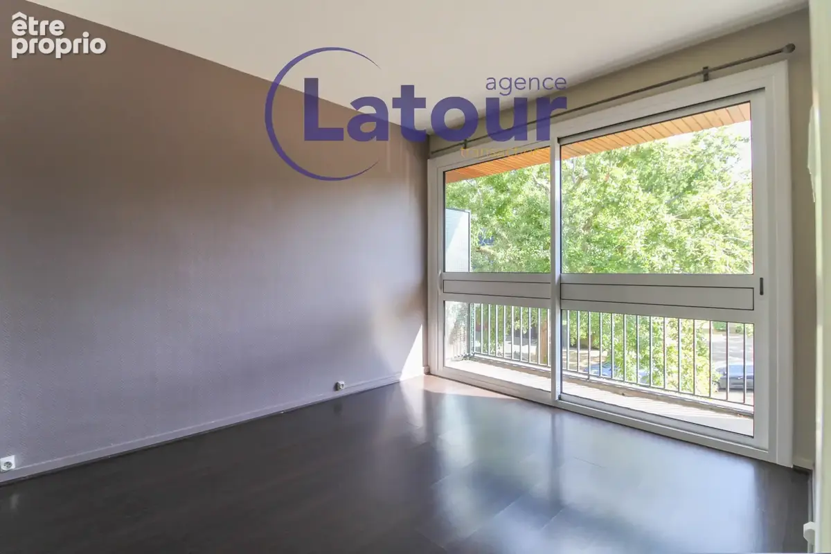 Dans un ecrin de verdure. bel appartement lumineux de 4 pieces avec cave. - photo 6