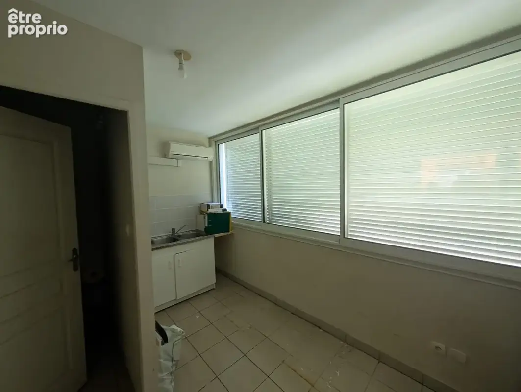 Commerce 78 m² à Saint-Pierre  - photo 7