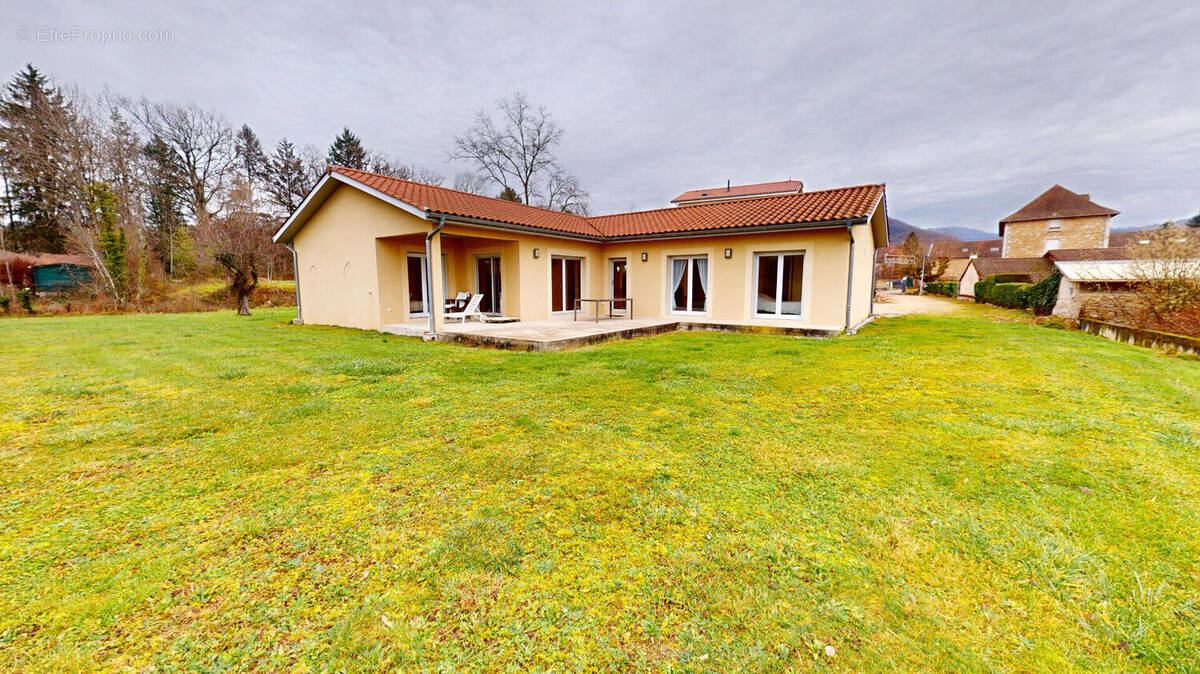 Maison à JUJURIEUX