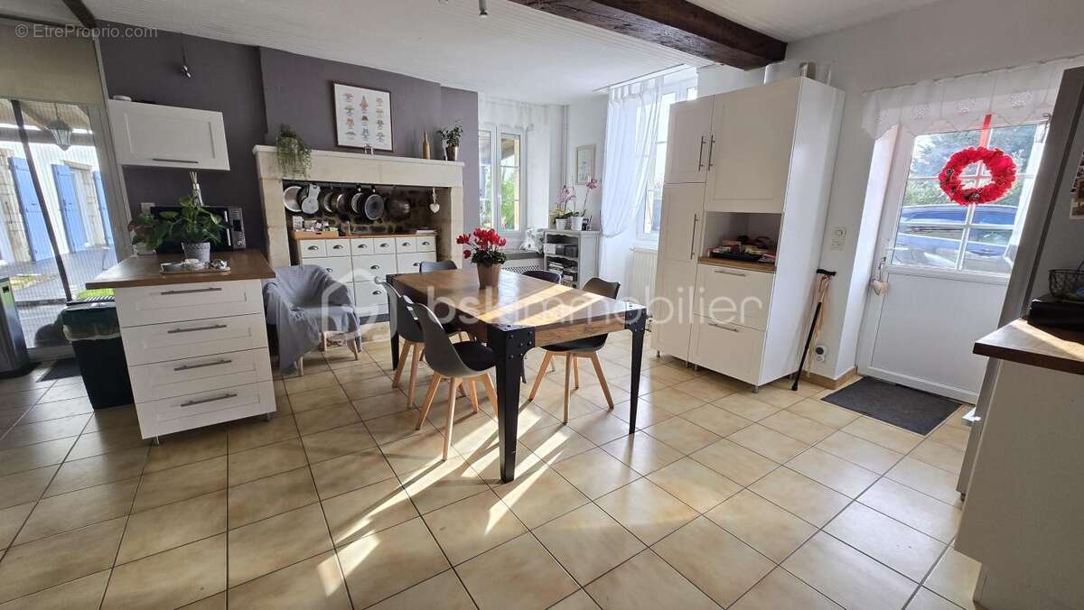 Maison charentaise et son gite avec piscine - photo 9