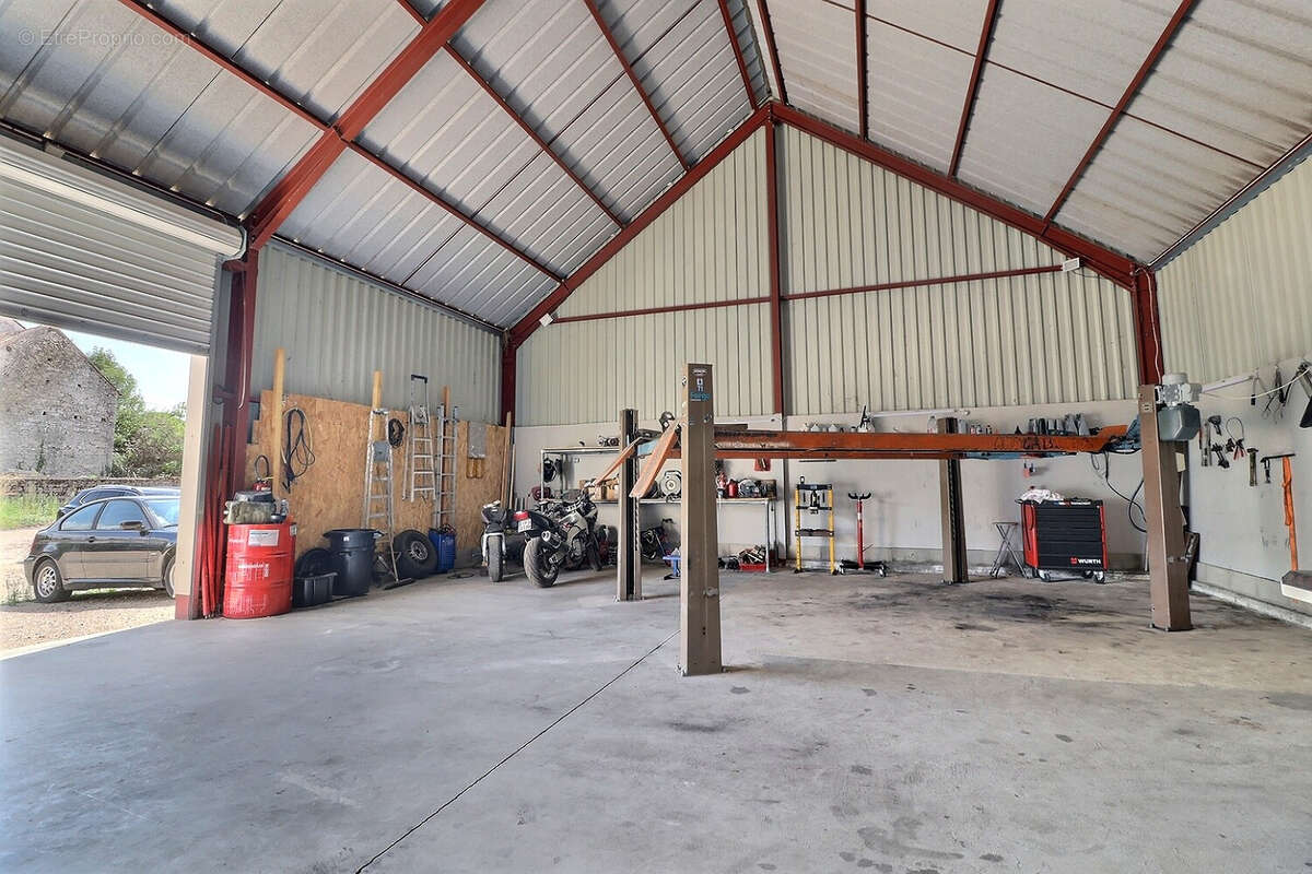 Commerce à MARCILLY-LES-BUXY