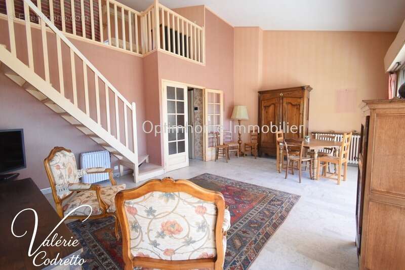Appartement T3  dernier étage avec vue mer à Hyères  – Deux terrasses, parking et cave 83400 - photo 5