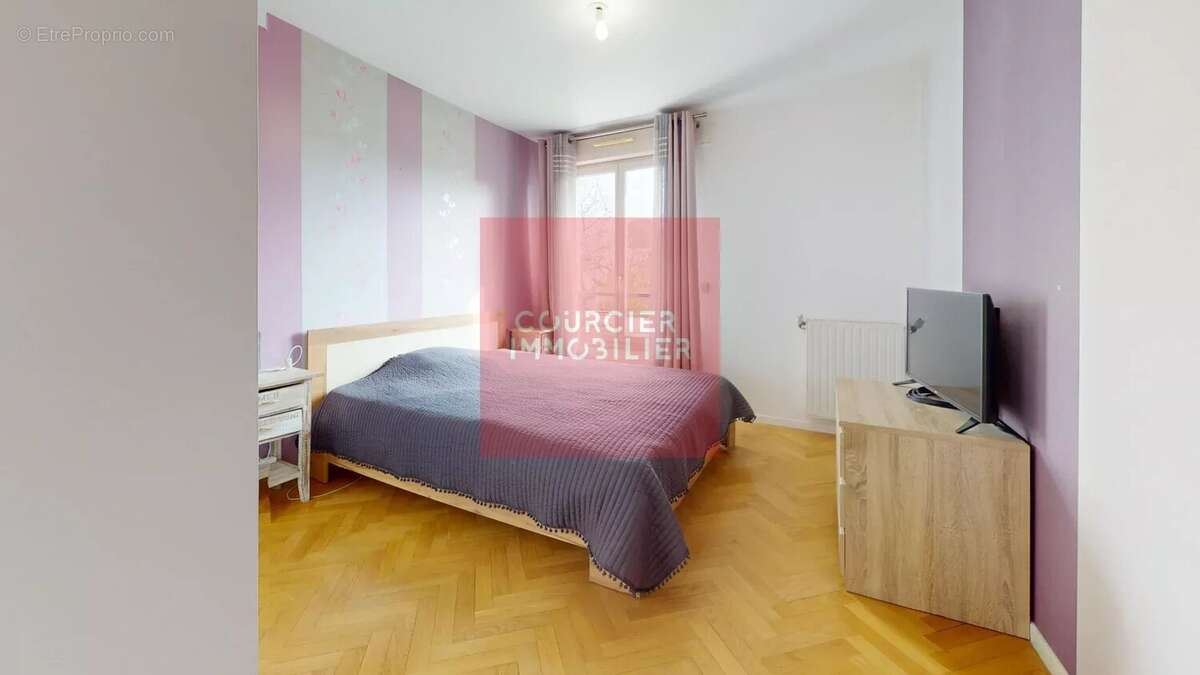 Appartement à LE MESNIL-SAINT-DENIS