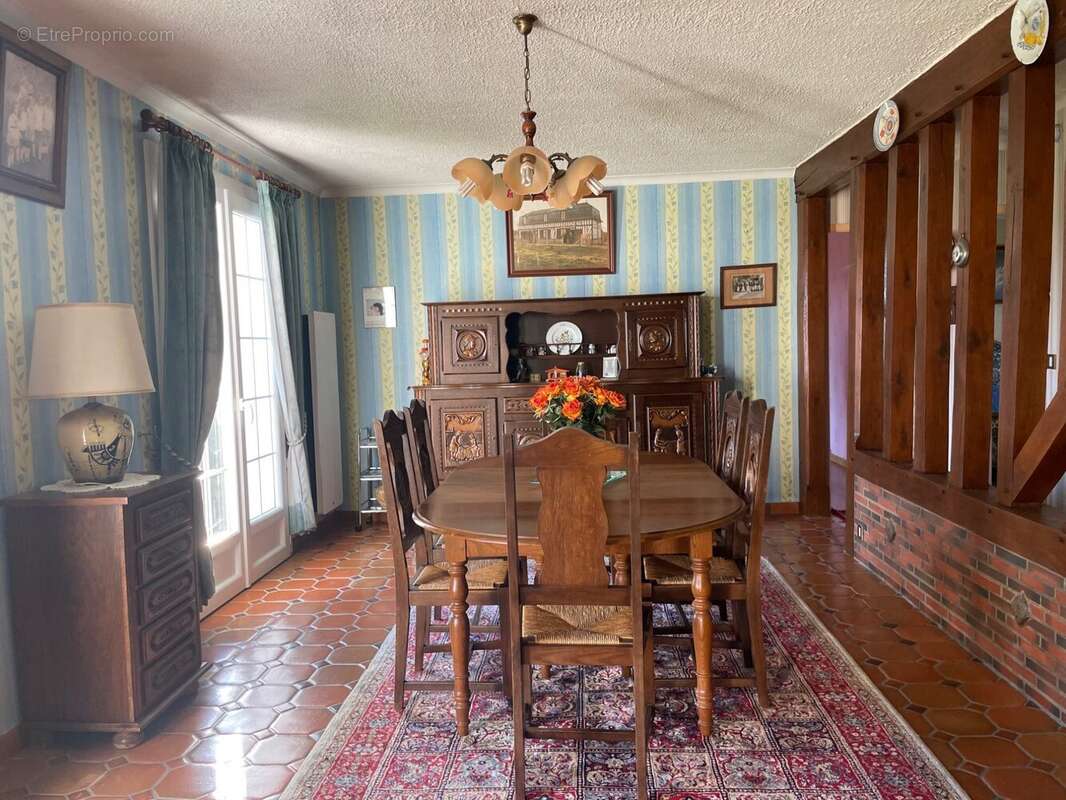 Maison à MENNEVAL