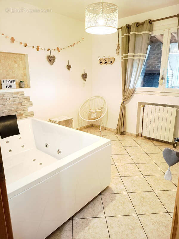 Maison à SAINT-GENEST-LERPT