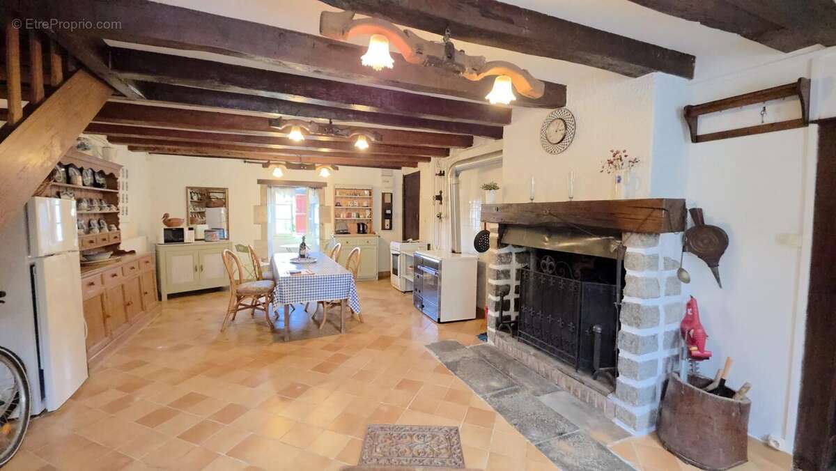 Maison à BUSSIERE-POITEVINE