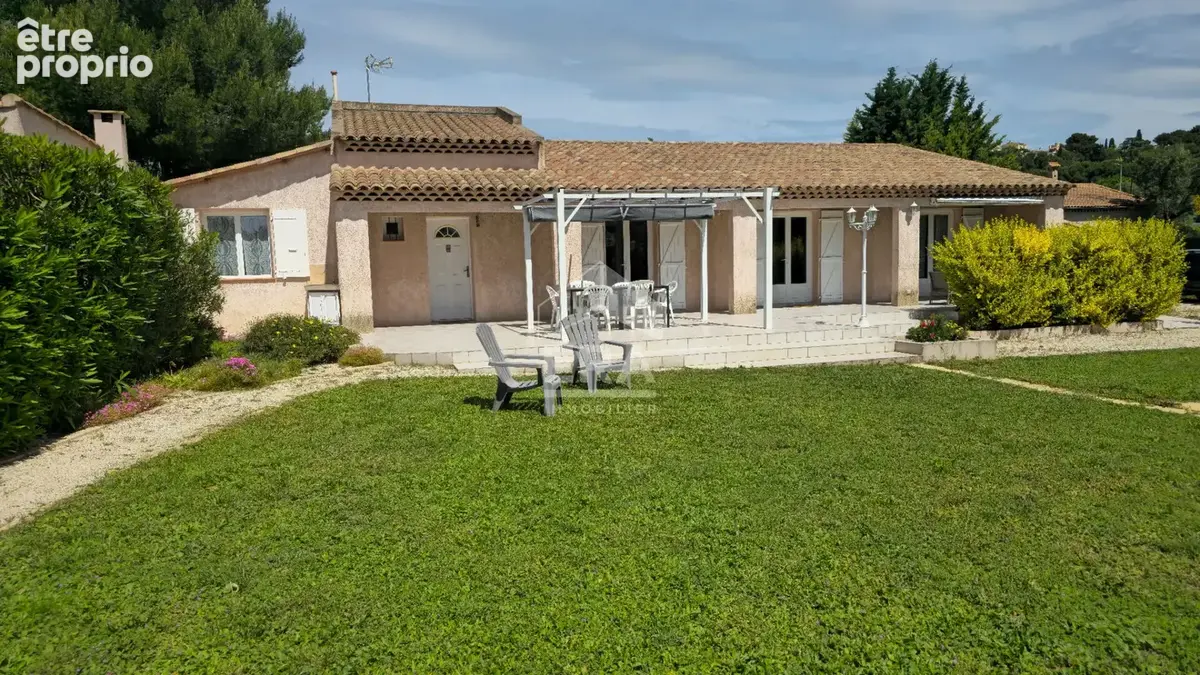 Maison à SAINT-MITRE-LES-REMPARTS
