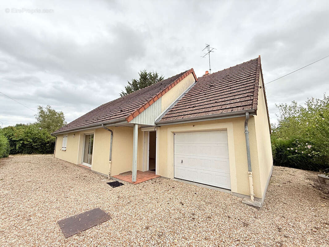 Maison à MEHUN-SUR-YEVRE