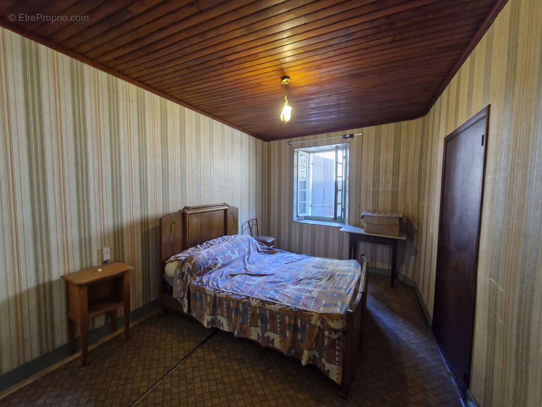 Maison à MURAT-SUR-VEBRE