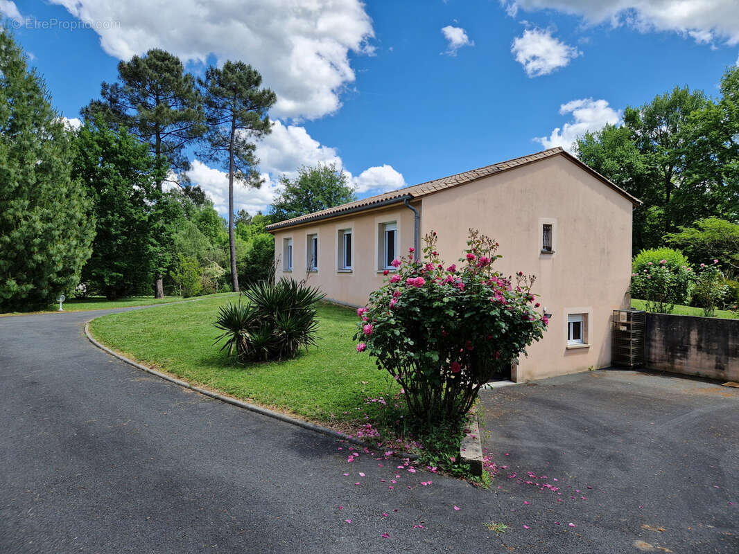 Maison à NOTRE-DAME-DE-SANILHAC