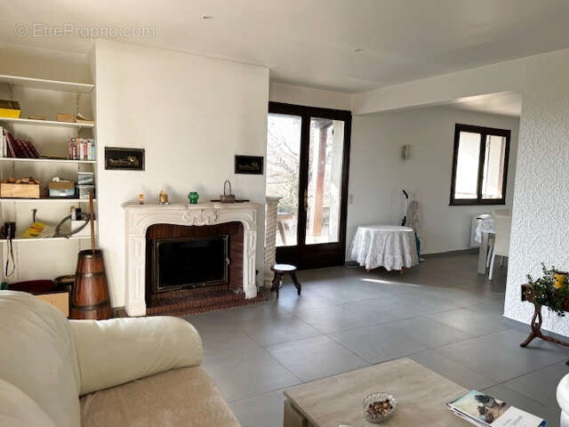 Autre à SALAISE-SUR-SANNE