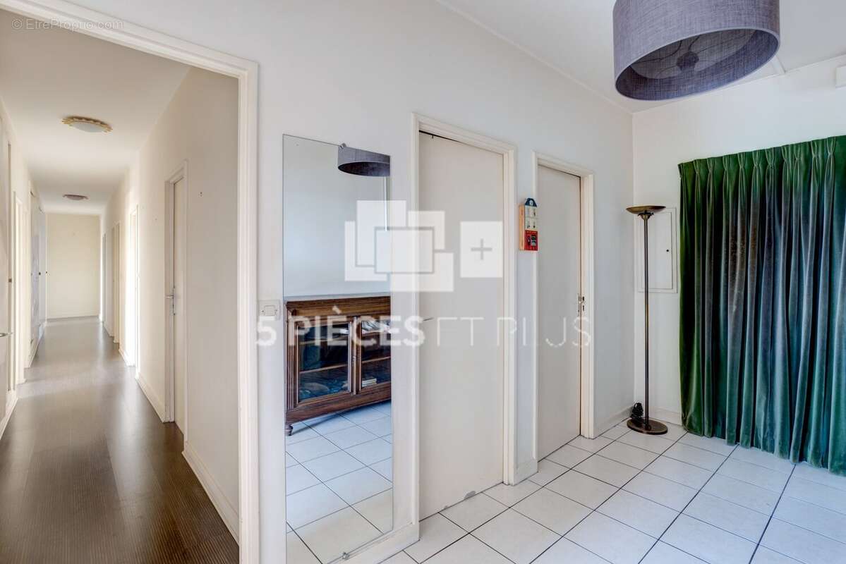 Appartement à COURBEVOIE