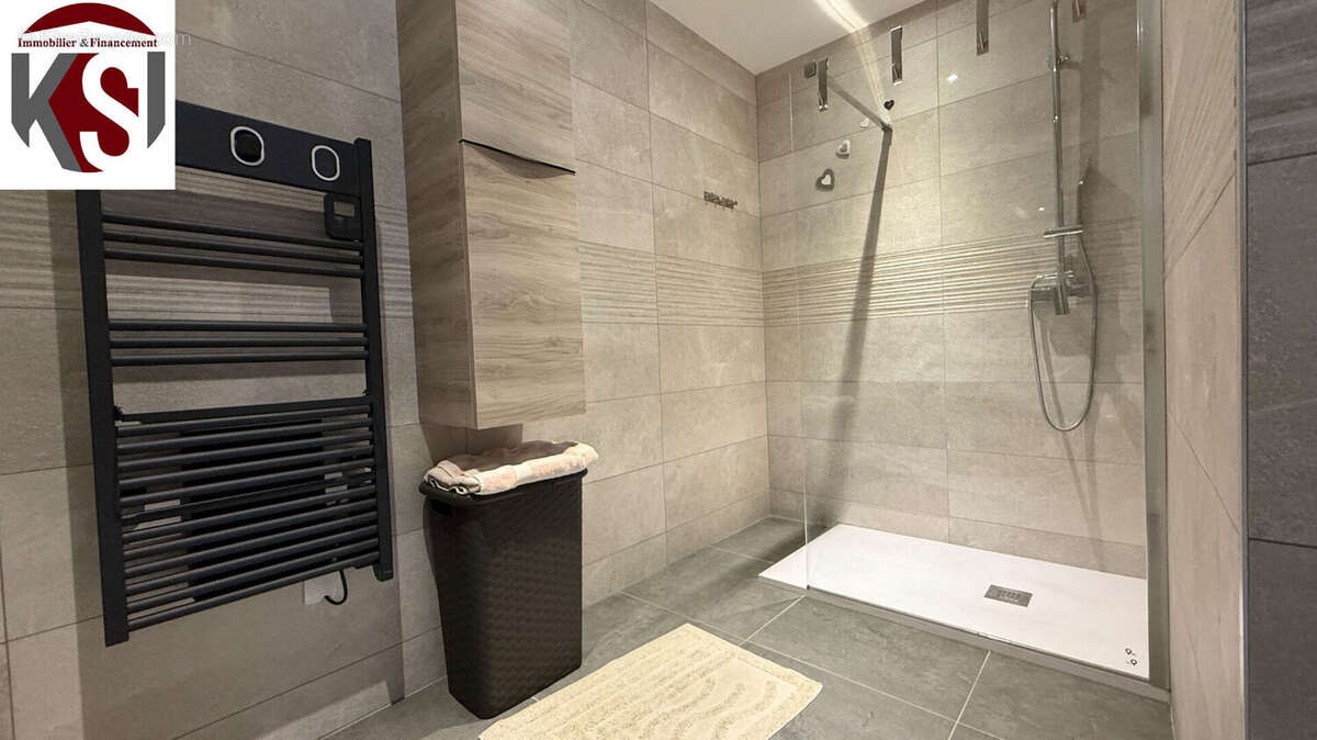 Appartement à SEILLONS-SOURCE-D'ARGENS