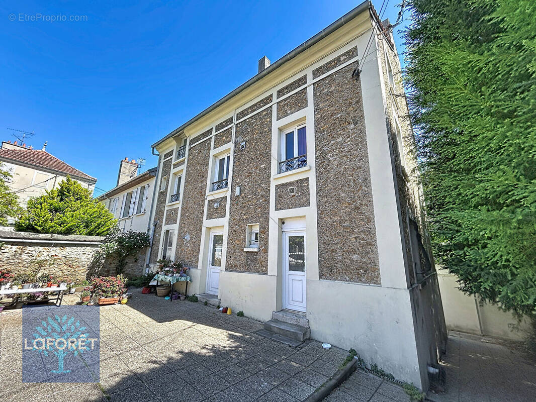 Appartement à CORBEIL-ESSONNES