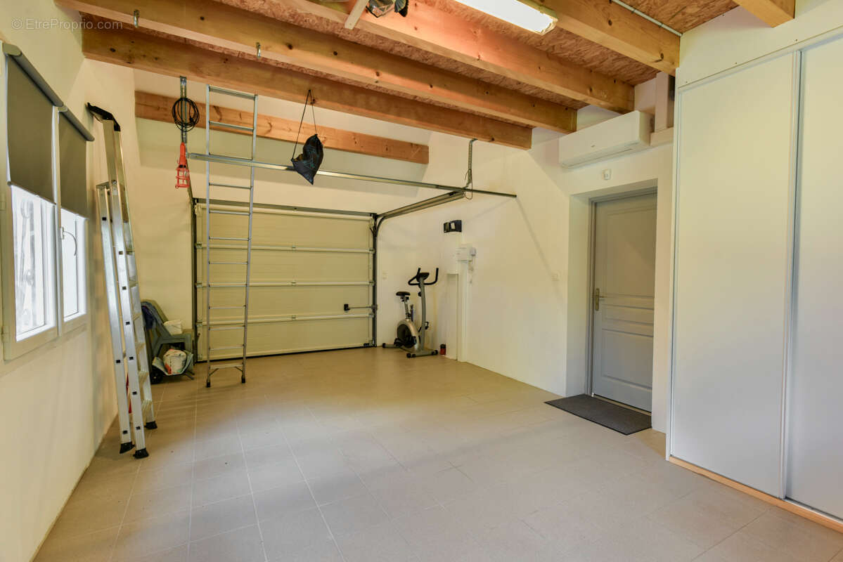 Maison contemporaine, 6 pcs, 3 chambres, 104m2, 5485m2 terrain et garage - photo 12