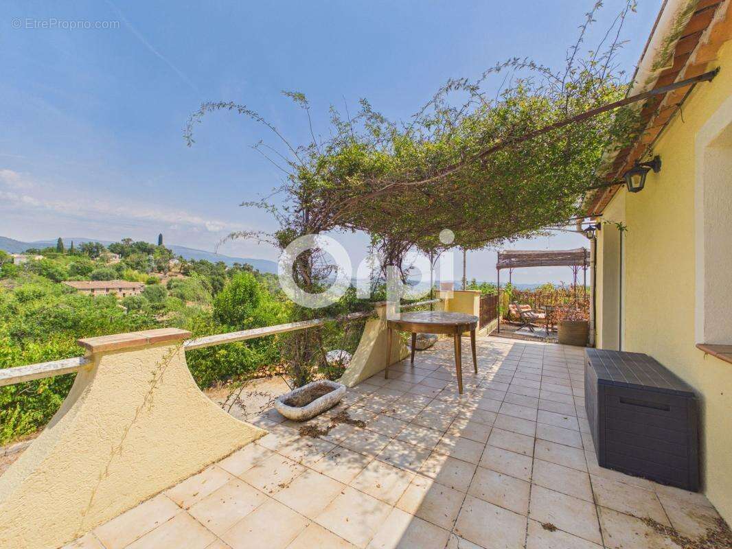 Villa individuelle renovee – vue panoramique - calme absolu - belles prestations - piscine / bassin poissons - jardin - photo 9
