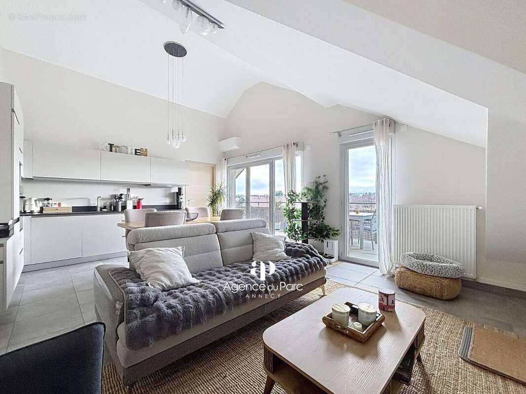 Appartement à POISY