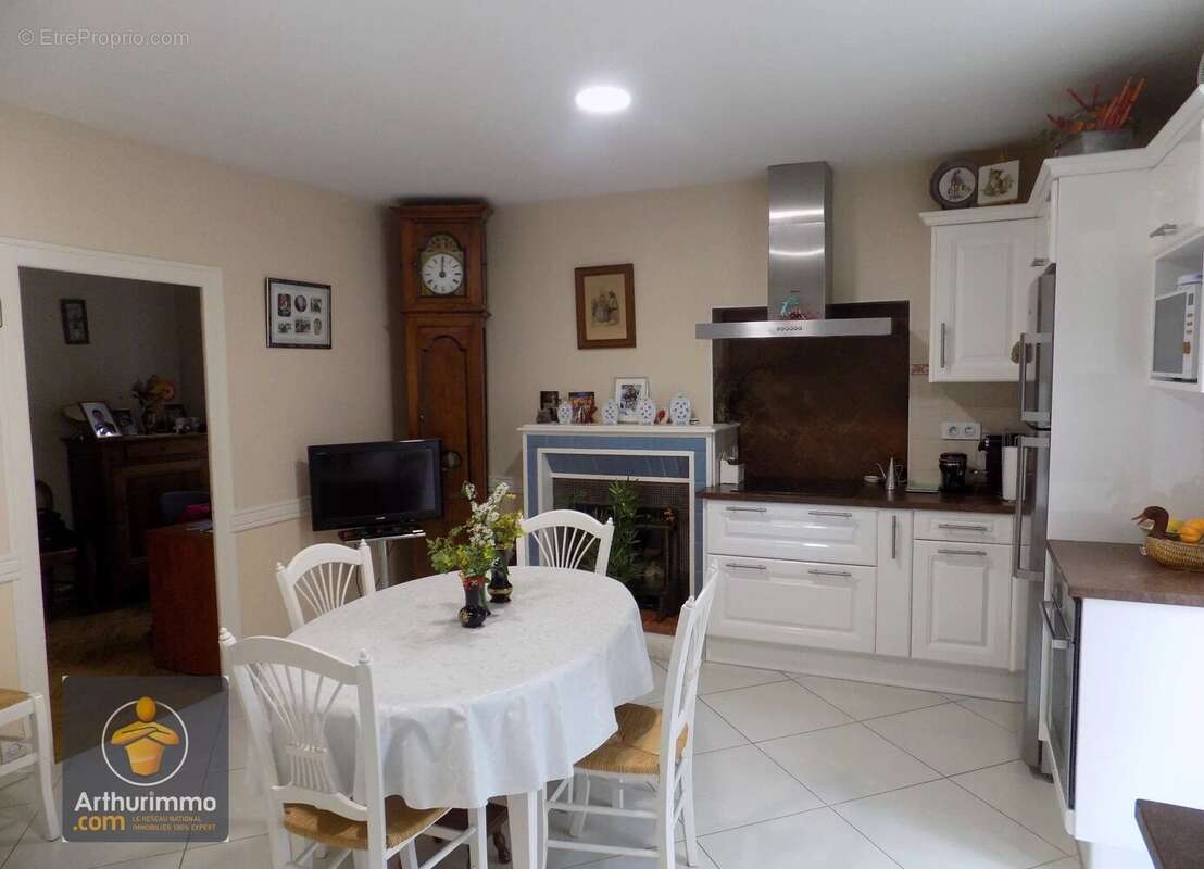 Maison à PRIN-DEYRANCON