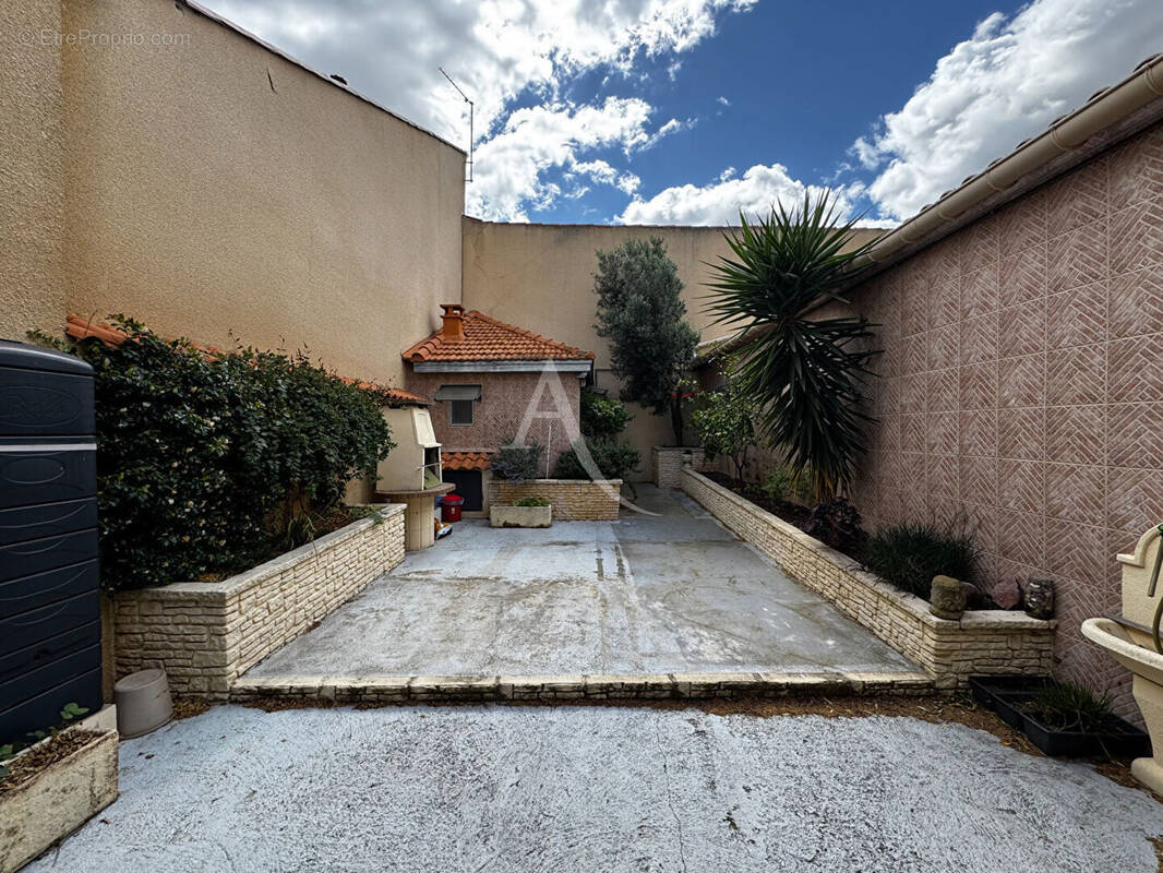 Appartement à LEZIGNAN-CORBIERES