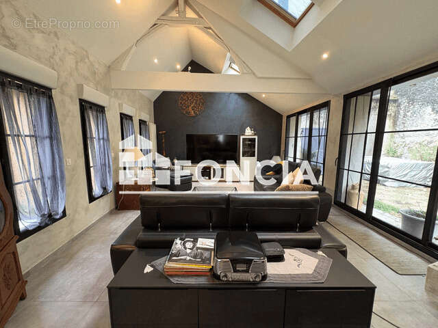 Maison 5 Pièces 156m² à vendre 299500€ - Monts 37260 - photo 2
