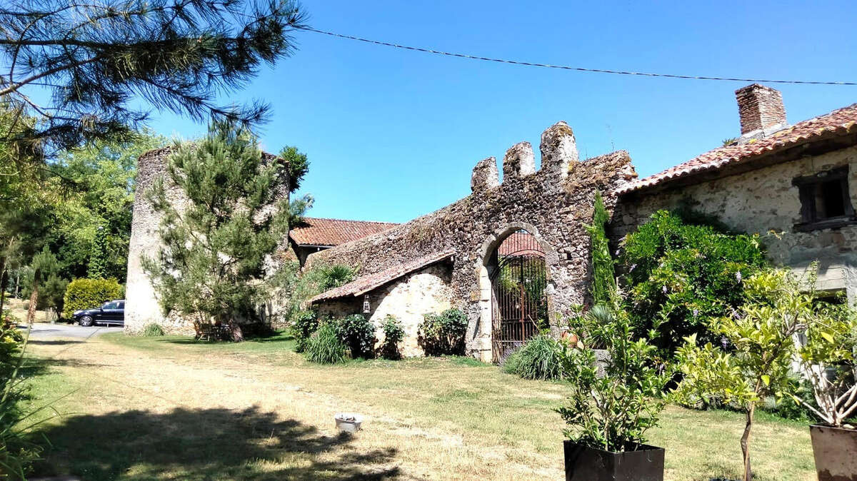 GATE - Maison à ANSAC-SUR-VIENNE