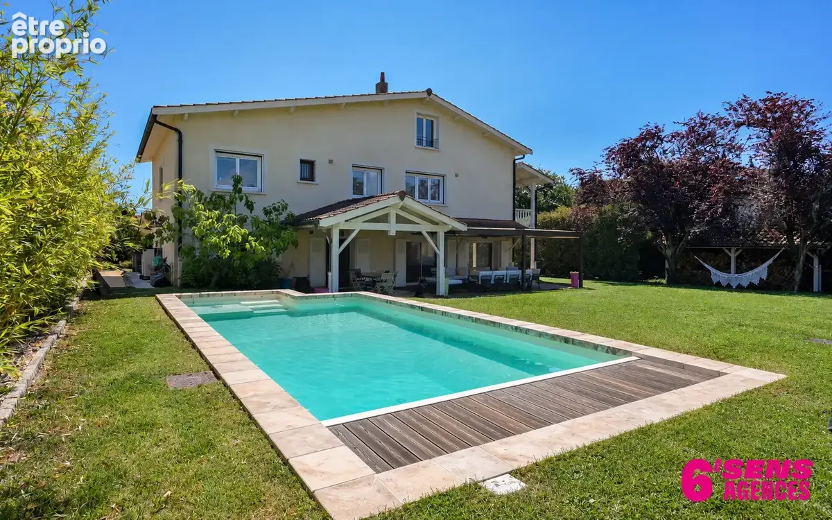 Maison centre de village au calme - photo 1