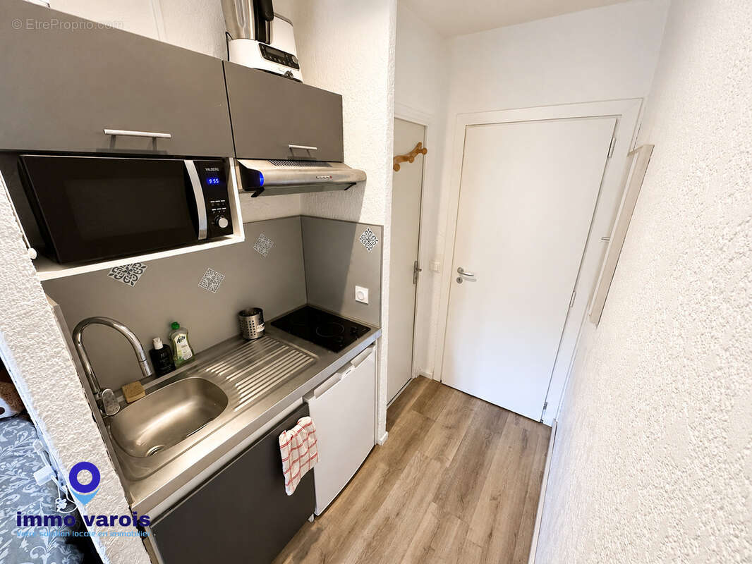 La garde - studio avec terrasse et parking - photo 4