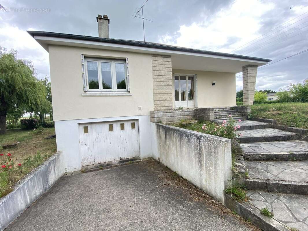 Maison à BEAUNE-LA-ROLANDE