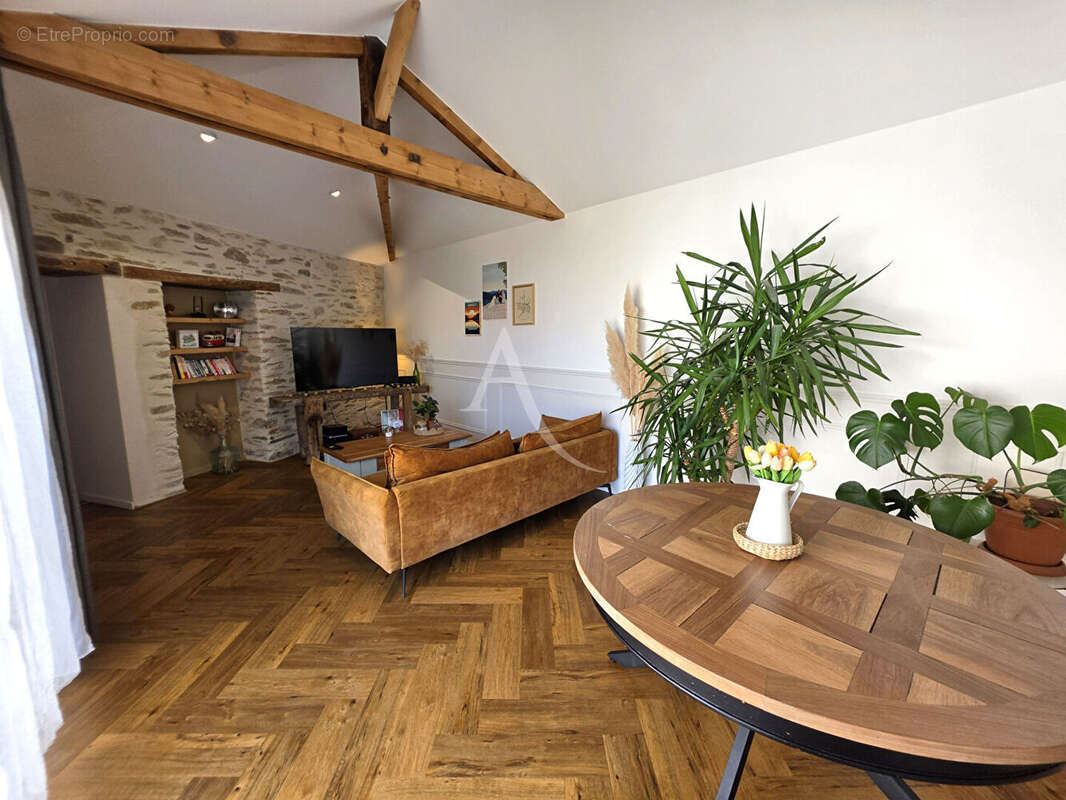 Maison à SAINT-JULIEN-DES-LANDES