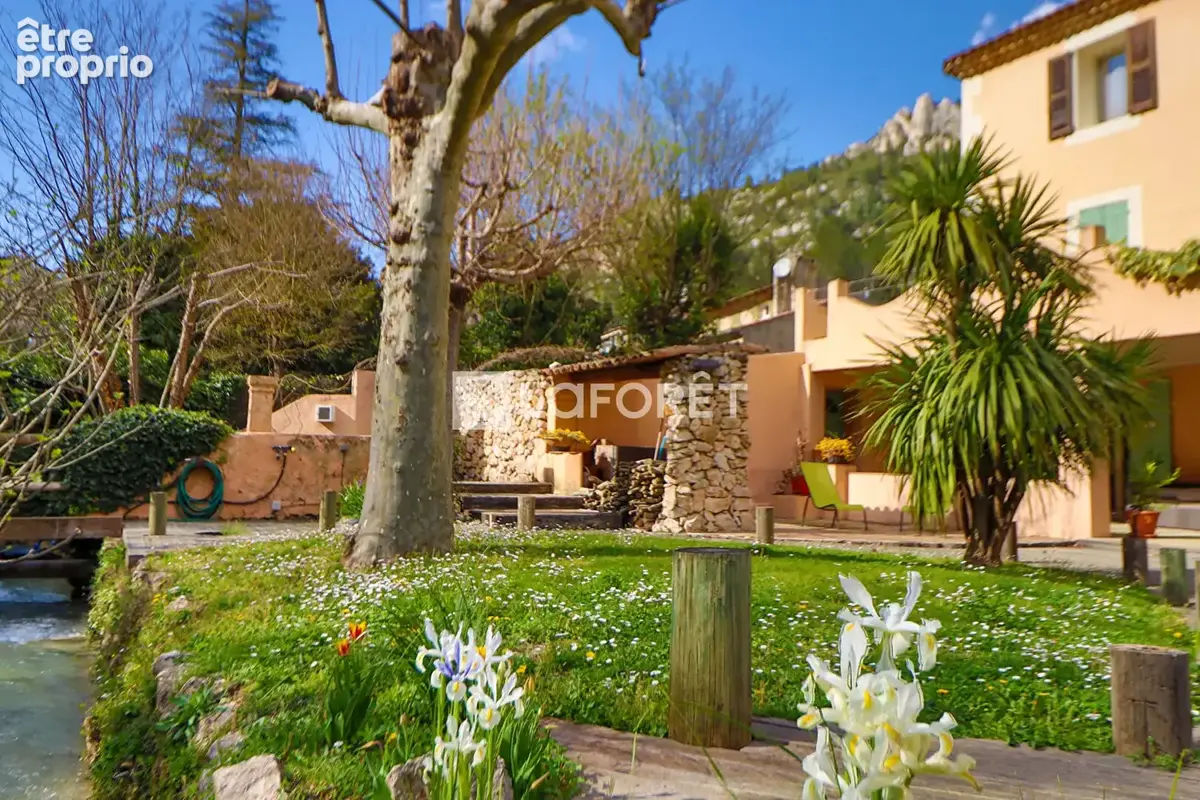 Bastide à Gémenos 271m² + dépendances 90m² - photo 2
