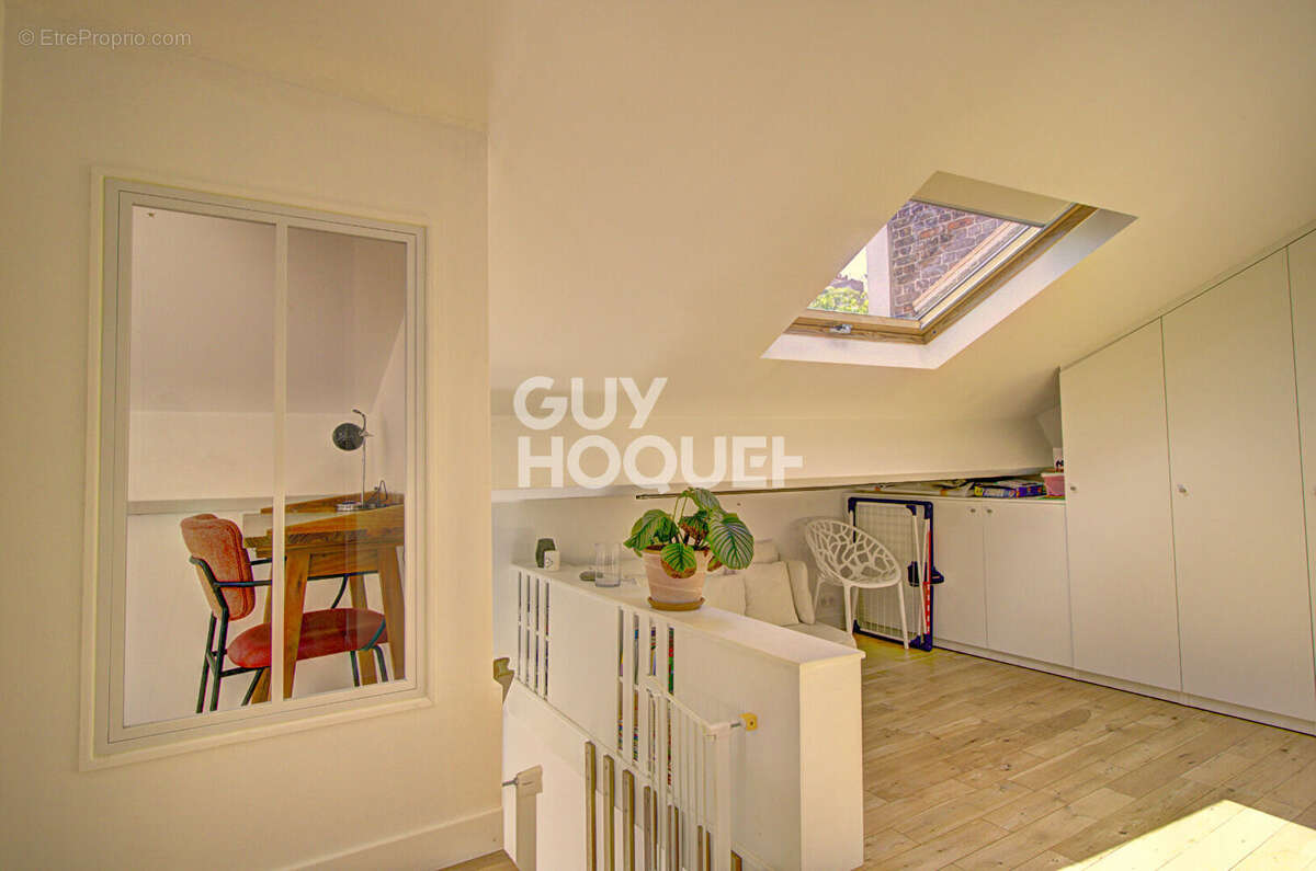 Appartement à PARIS-20E
