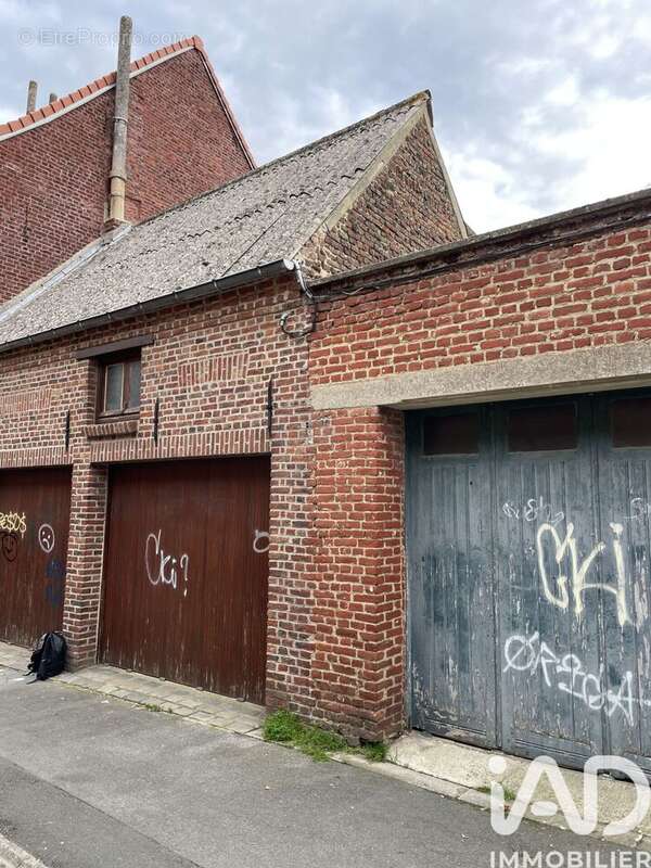 Photo 2 - Parking à HAZEBROUCK