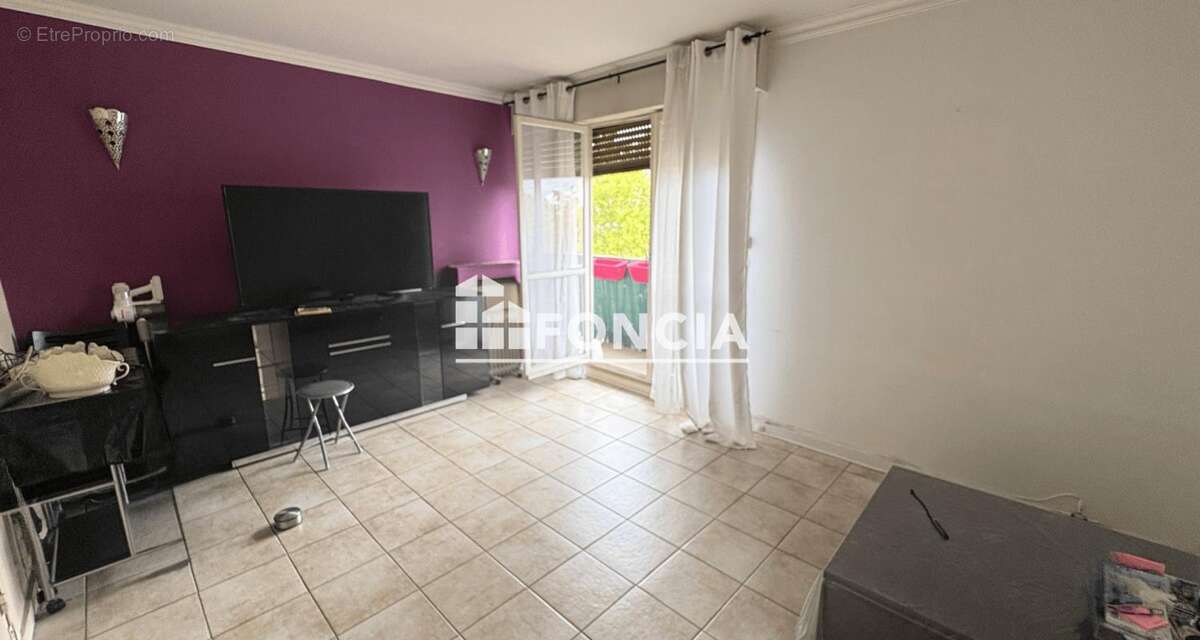 Appartement à FRESNES