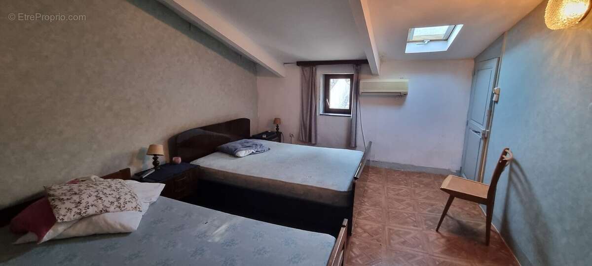 À Vendre à Roujan  Ensemble Immobilier avec Potentiel Locatif - photo 8