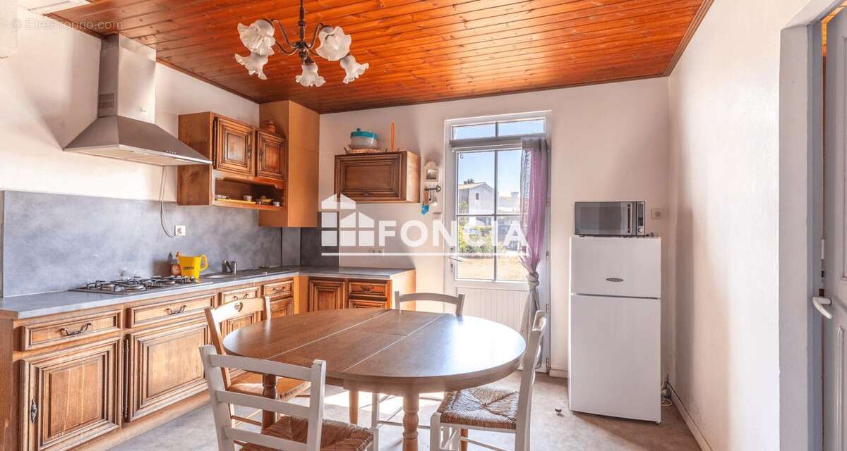 Ile de noirmoutier - le vieil - secteur du mardi gras - maison de pays a renover - photo 2
