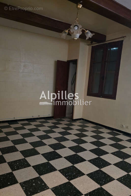 Maison à MOURIES