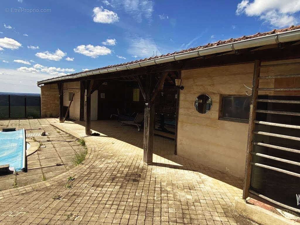 Maison en pierre avec piscine à Excideuil 5 pièce(s) 180 m2 - photo 14