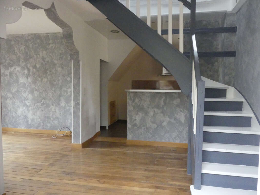 Maison à LA CHAPELLE-SAINT-LUC